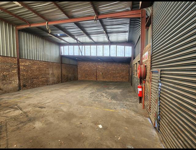 172M² WAREHOUSE TO LET IN WADEVILLE